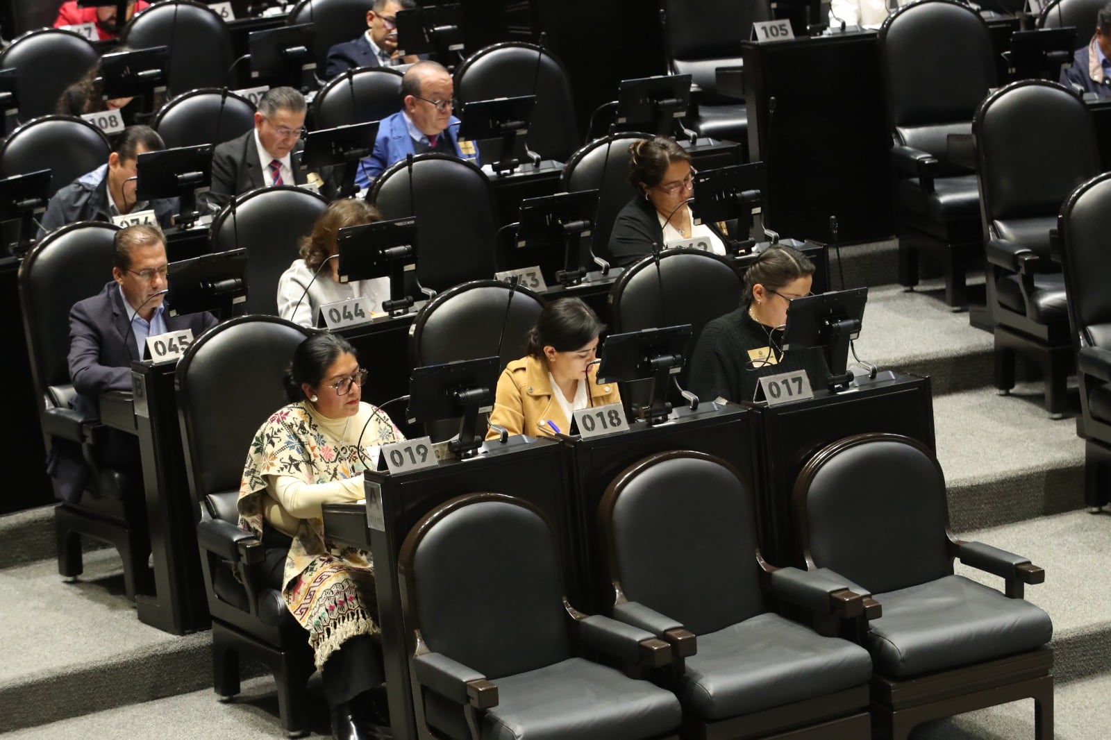 La oposición acusa de dados cargados en la elección de tres consejeros electorales