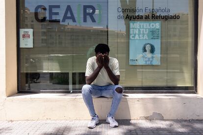 Outhman, ciudadano sudanés, en el CEAR de Malaga.