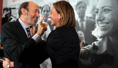 Alfredo Pérez Rubalcaba y Carme Chacón durante un acto público el pasado día 17 en Barcelona.