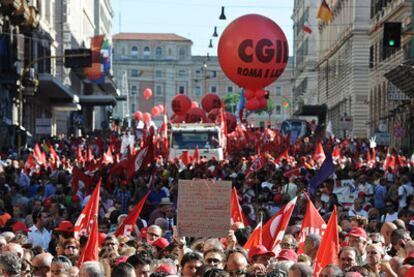 Aspecto de la manifestación ayer en Roma durante la jornada de huelga general.