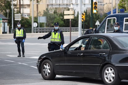 Un control de la Policía Nacional en Málaga.