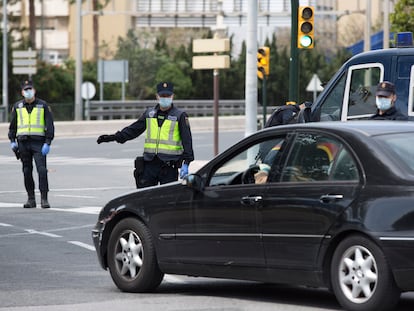 Un control de la Policía Nacional en Málaga.