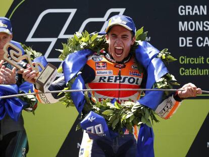 Marc Márquez celebra la victoria en el GP de Cataluña.