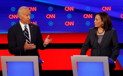 Joe Biden y Kamala Harris, en un debate televisado el 31 de julio de 2019.