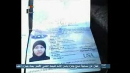 Imagen de la televisión siria que muestra el pasaporte de la fallecida.