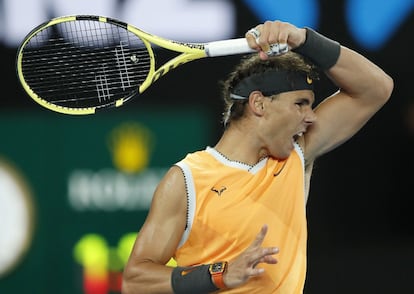 Nadal tras golpear la pelota.