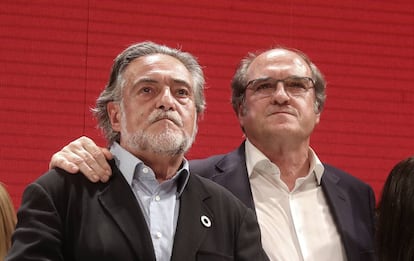 Los candidatos del PSOE al Ayuntamiento y la Comunidad, Pepu Hernández y Ángel Gabilondo, tras conocer los resultados del 26M. 