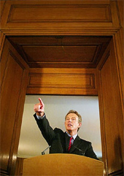 Tony Blair, durante la rueda de prensa que ofreció ayer en Downing Street.