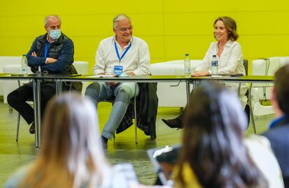 Cuca Gamarra y Esteban González Pons, en el centro, en una reunión del comité organizador del congreso.