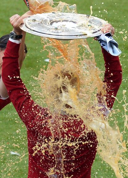 Guardiola, bañado en cerveza.