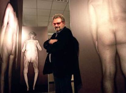 Olivero Toscani posa en la inauguración de una exposición en Madrid en 2003.