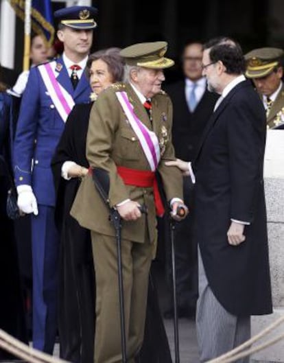 Left to right, Prince Felipe, Queen Sofía, King Juan Carlos and PM Mariano Rajoy at a military parade.