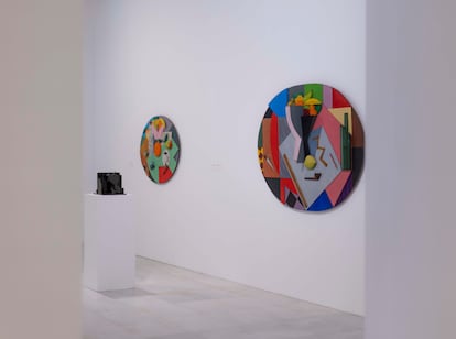 Obra expuesta del pintor Alfredo Alcain en la Sala Alcalá 31, Madrid.