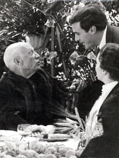 El actor con Pablo Picasso y Jacqueline Roque en Cannes en el 80 cumpleaños del pintor.