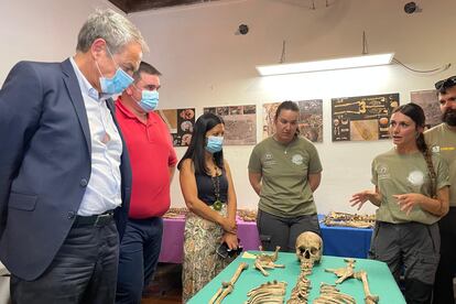 El expresidente del Gobierno José Luis Rodríguez Zapatero visita este miércoles, las fosas del barranco de Víznar (Granada).