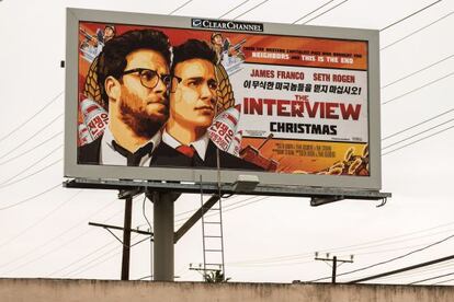 Un cartel publicitario de la película 'The Interview' en California.