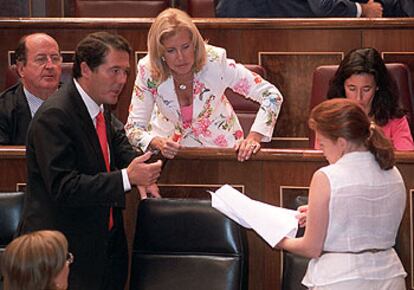 Jos Mara Michavila (a la izquierda), en el pleno extraordinario del Congreso.