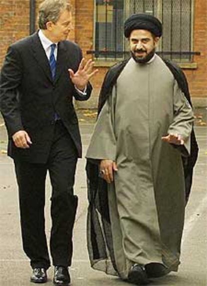 Tony Blair junto al clérigo Abdul Majid Al Joei, hace dos años en Londres.