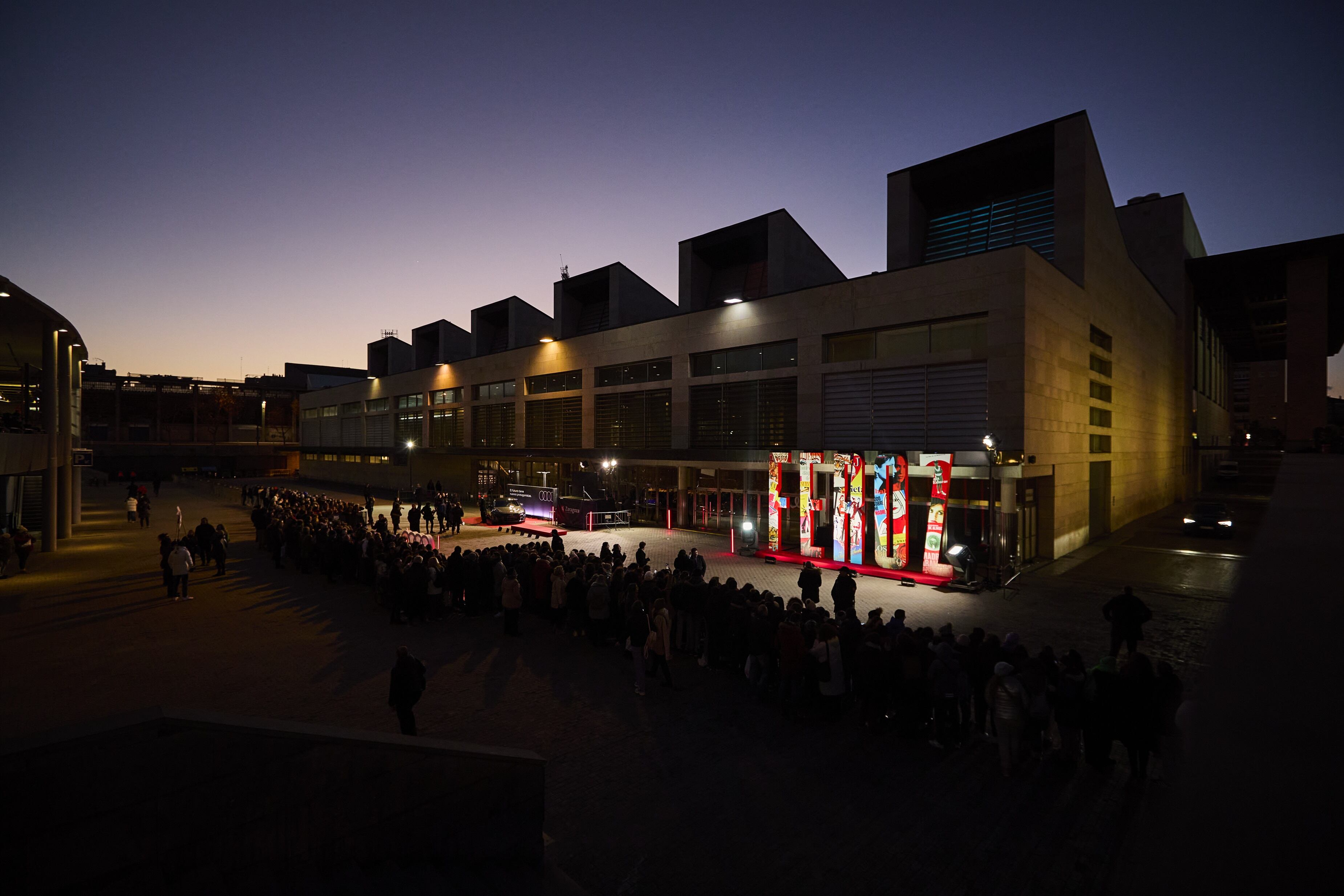 Entrada a la gala de los premios Feroz, en Zaragoza, el pasado sábado 28.