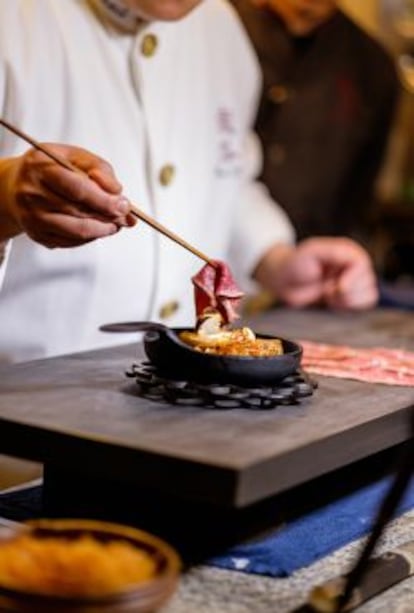 Yamamoto, preparando dos recetas de cerdo ibérico.