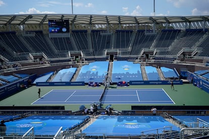 Panorámica de la pista durante el partido entre Serena Williams y Arantxa Rus en Nueva York.