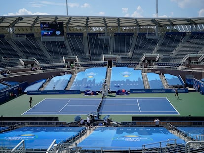 Panorámica de la pista durante el partido entre Serena Williams y Arantxa Rus en Nueva York.