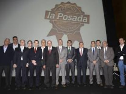 Foto de familia de los galardonados con los I Premios La Posada de Castilla y León, que organiza el diario El Mundo, durante el acto de entrega celebrado hoy en Valladolid.