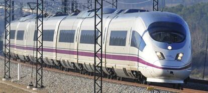 Un tren de la línea del AVE Barcelona-Girona-Figueres.