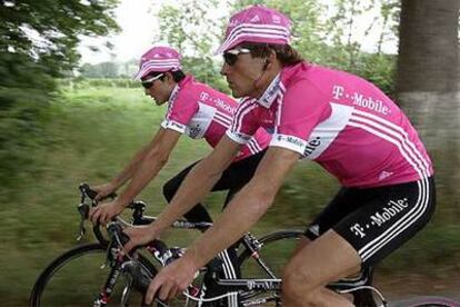 Jan Ullrich y Óscar Sevilla no correrá este edición del Tour por decisión del T-Mobile.
