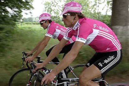 Jan Ullrich y Óscar Sevilla no correrá este edición del Tour por decisión del T-Mobile.