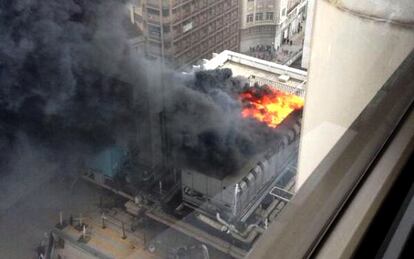 Incendio en un edificio de la plaza de los Cubos.