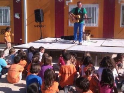 Actuaci&oacute;n del cuentacuentos Lloren&ccedil; en el colegio Ciutat de Cremona el 29 de mayo. 