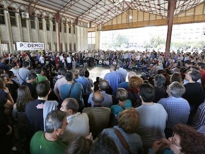 Asamblea de Podemos con simpatizantes de Valencia el pasado junio.