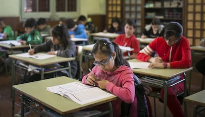 Los alumnos del colegio Ramon Llull de Barcelona durante las pruebas de competencias que Cataluña organizó los días 4 y 5 de mayo.