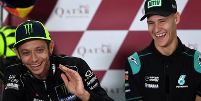 Valentino Rossi y Fabio Quartararo, en la primera conferencia de prensa del año, en Qatar.
