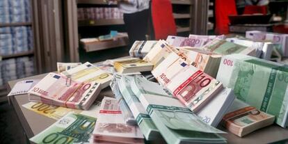 Billetes de euro en una entidad bancaria.