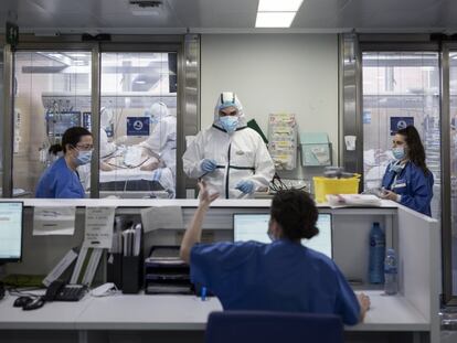 Interior de la Unidad de Cuidados Intensivos (UCI) del Hospital Vall d´Hebrón de Barcelona.