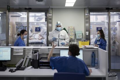 Interior de la Unidad de Cuidados Intensivos (UCI) del Hospital Vall d´Hebrón de Barcelona.