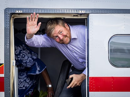 El rey Guillermo de Orange llega al aeropuerto de la caribeña isla de Saba, el pasado 9 de febrero.