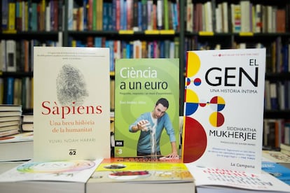 'Sàpiens', de Yuval Noah Harari; 'Ciència a un euro', de Dani Jiménez, i 'Gen', de Siddhartha Mukherjee.