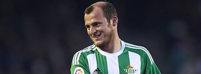 Zozulya in the jersey of Seville-based team Real Betis.