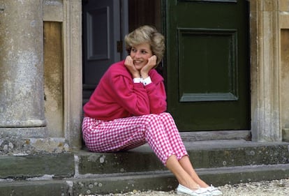 Lady Di in one of her best-remembered poses, sitting on the stairs of the entrance to Highgrove House, Prince Charles' country house in Gloucestershire, England, in 1986.