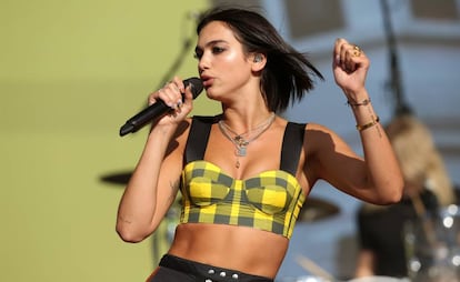 Dua Lipa actúa en el Festival de Reading, Inglaterra, el 25 de agosto de 2018