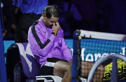 Nadal llora durante la ceremonia final en Nueva York.