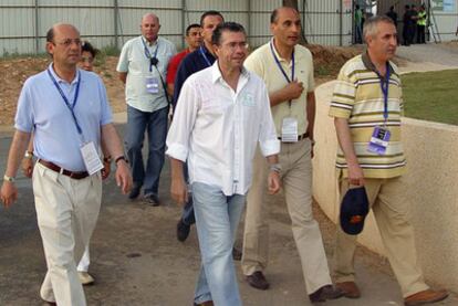 Sergio Gamón, director general de Seguridad en la época del espionaje (derecha), y el consejero Francisco Granados (en el centro), en el Rock in Rio