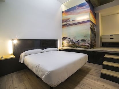 Una de las habitaciones del hotel Zerupe, en Zarautz (Gipuzkoa).