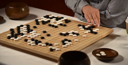 Una de les partides entre el campió Fan Hui i el programa AlphaGo.