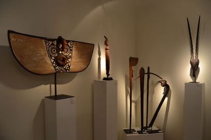 Piezas a la venta en la galería Art Tribal - David Serra, de Sant Cugat del Vallès.