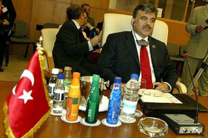 El ministro de Exteriores turco, Abdullah Gul, durante el encuentro de ayer en Sharm el Sheij (Egipto).