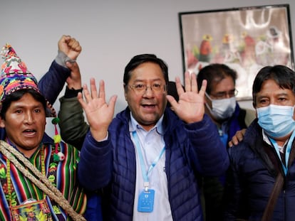 Luis Arce celebra el resultado junto al candidato a la vicepresidencia, David Choquehuanca.
